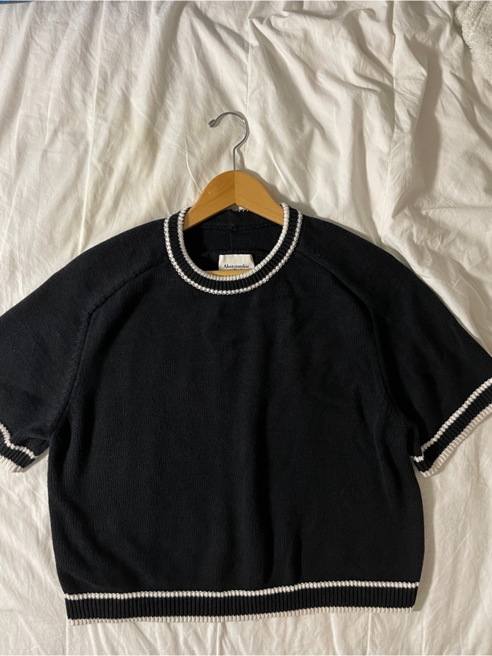 Abercrombie & Fitch Black Short-Sleeve Crew Sweater with White Trim
